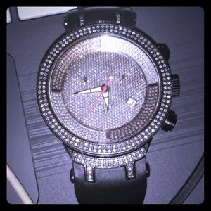 A broken Joe rodeo watch straps still have diamond